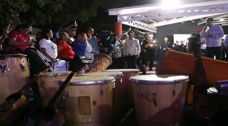 Entregan instrumentos a grupo de los "Niños Cantores de Paraguaná" en Falcón