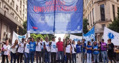 Universitarios exigen salario digno para docentes en Argentina