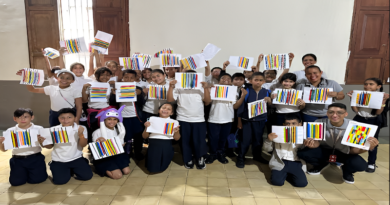 Estudiantes de Caracas rinden tributo a Juvenal Ravelo con un taller de pintura