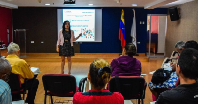 Taller de Emprendimiento Digital a mujeres fomenta la independencia económica
