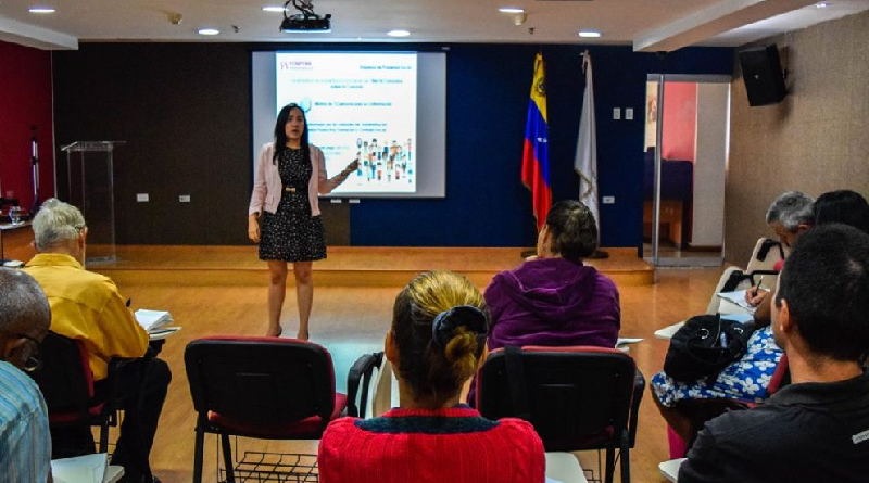 Taller de Emprendimiento Digital a mujeres fomenta la independencia económica
