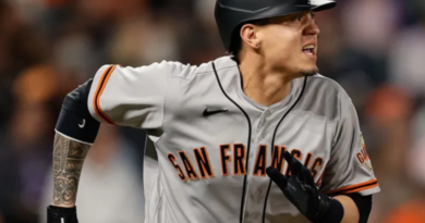 Venezolano Wilmer Flores alcanza el hit milenario en la MLB