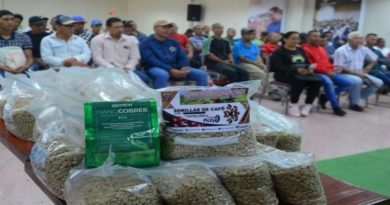 Vicepresidenta Delcy Rodríguez lideró encuentro con caficultores del país