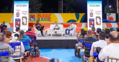 Poeta Tarek William Saab presenta tres libros en Anzoátegui