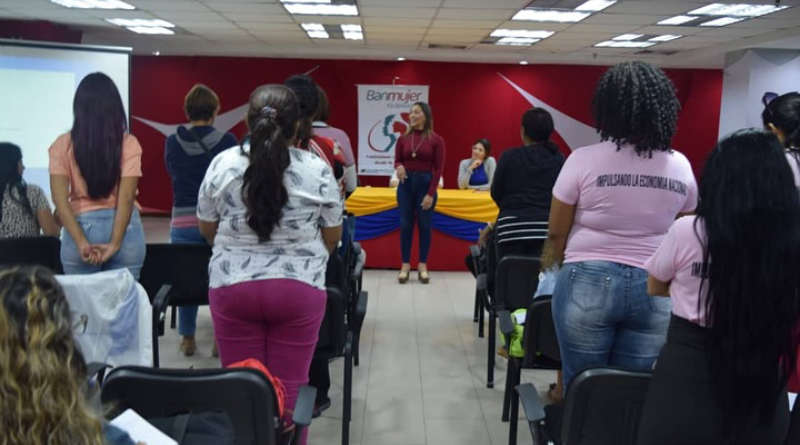 Más de 40 mil emprendedores se han beneficiado de los talleres de formación de Fonpyme