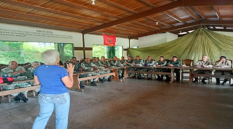 Emprendedores de la Milicia Bolivariana participan en taller formativo