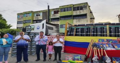 Familias favorecidas con entrega de materiales para rehabilitar bloques en El Vigía