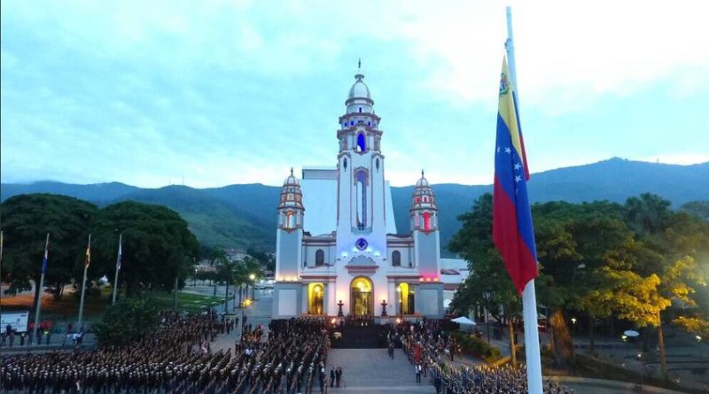 Conmemoran 213 años de la Firma del Acta de Independencia y Día de la FANB con izada de bandera