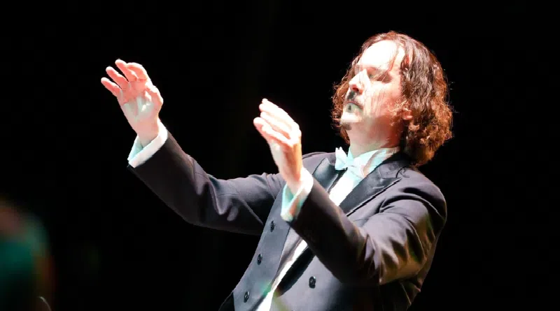 Gil de Gálvez dirigirá concierto por aniversario de la Orquesta Filarmónica