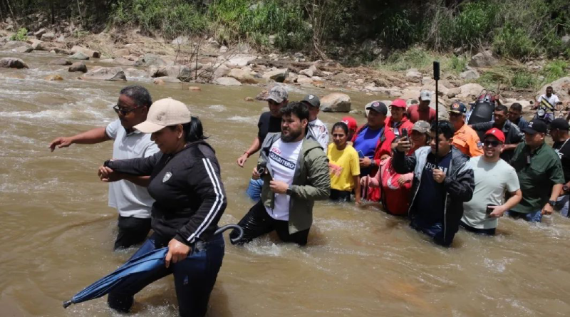Gobierno nacional lleva atención oportuna a afectados por lluvias en Cedeño