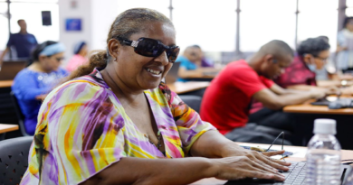 Taller tecnológico fortalece habilidades de personas con discapacidad visual