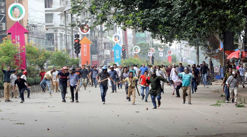 Ordenan cierre de centros educativos en Bangladés tras violencia en protestas
