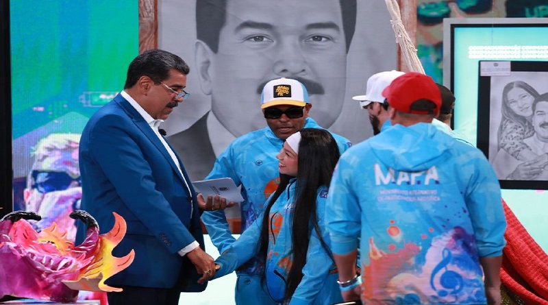 Presidente Maduro entregará obras realizadas por Consejos Comunales en cada estado