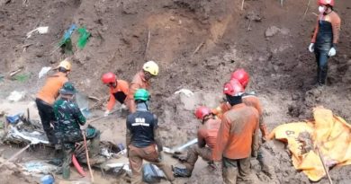 Avalancha provoca perdidas humanas en Indonesia