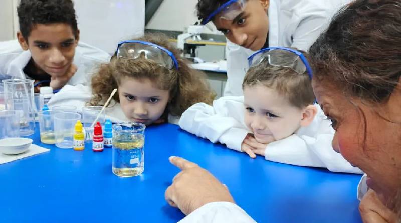 Niños y jóvenes disfrutan de visita Centro Didáctico para la Enseñanza de las Ciencias