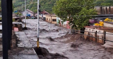 Atienden a afectados por desbordamiento del río Manzanares en Sucre