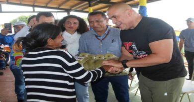 Pescadores y pescadoras de cinco municipios de Bolívar reciben financiamiento