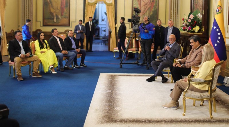 Líderes de oposición independiente se reúnen con el presidente Maduro en Miraflores