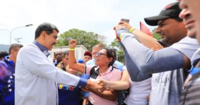 Nicolás Maduro comparte con el pueblo durante su visita al estado Táchira