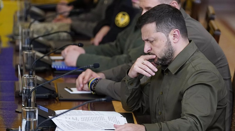 Zelenski considera acordar paz con Rusia a través de intermediarios