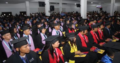 Más de 300 profesionales egresan de los diferentes programas de la Unes