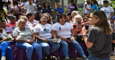 Mujeres rinden homenaje a martires de violencia postelectoral