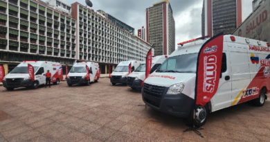Rusia realiza dotación de ambulancias al Ministerio de Salud