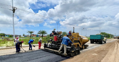 Inicia colocación de asfaltado en carretera de acceso hacia Mesones en Anzoátegui