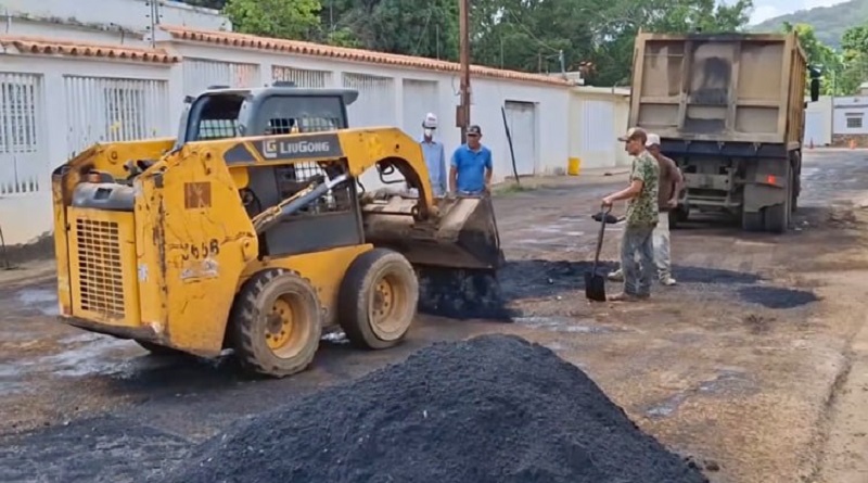 Avanza Plan Ciudad con colocación de más de dos mil toneladas de asfalto en Altagracia
