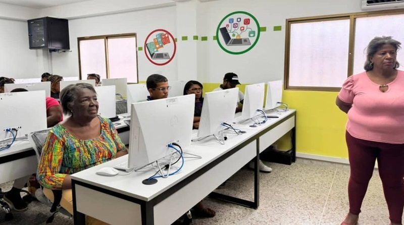 Rehabilitan Biblioteca Don Luis Correa en Higuerote