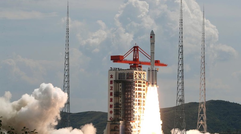 China lanza con éxito nuevo grupo de satélites