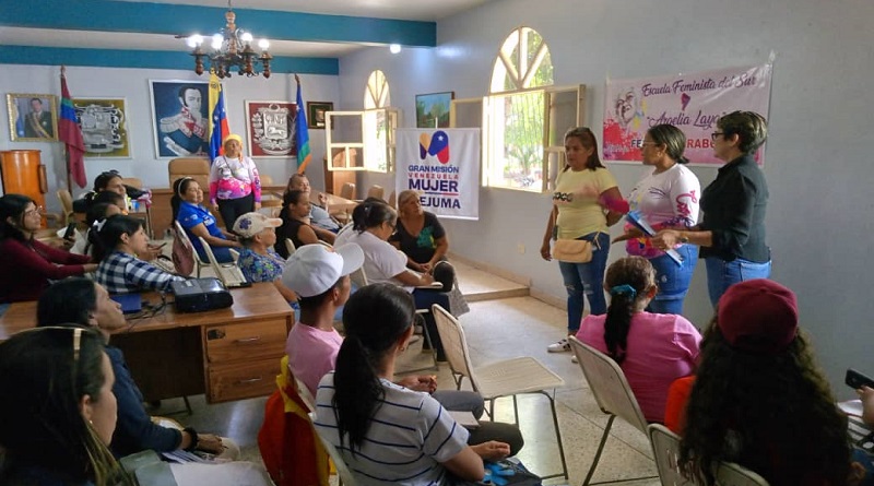 Imparten taller educativo a mujeres comprometidas con desarrollo comunal