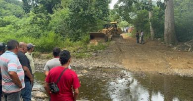 Rehabilitan vialidad agrícola de Pedro Gual en Miranda