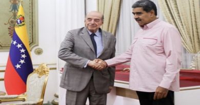 Presidente Maduro se reúne con excanciller colombiano Alvaro Leyva en Miraflores