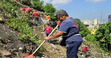Realizan limpieza exhaustiva en vía a "El Junquito" en Caracas
