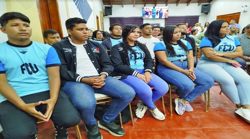 Unerg realiza conversatorio para abordar el tema del fascismo en Venezuela