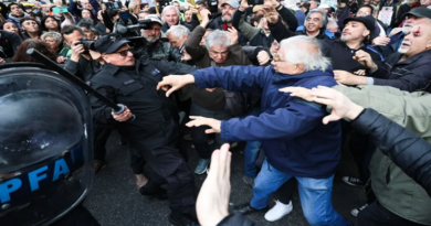 Policías Federales reprimen a trabajadores judiciales en Argentina