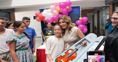 Niños de Carabobo reciben instrumentos para resaltar cultura regional