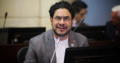 Senador colombiano denuncia a Iván Duque por compra ilegal de software israelí