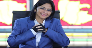Vicepresidenta Ejecutiva aborda 1x10 del Buen Gobierno a población en Bolívar
