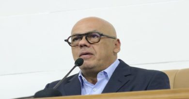 Parlamento insta al Gobierno nacional a evaluar ruptura de relaciones con España