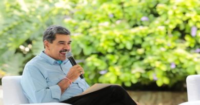 Maduro aprueba Centro Nacional de Artesanía y compras públicas a artesanos