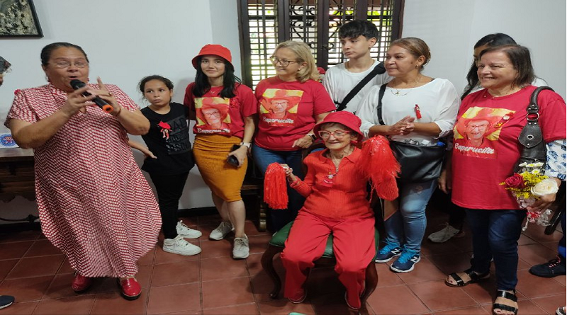La casona cultural realizó Feria Muñequera en honor a “La Caperucita”