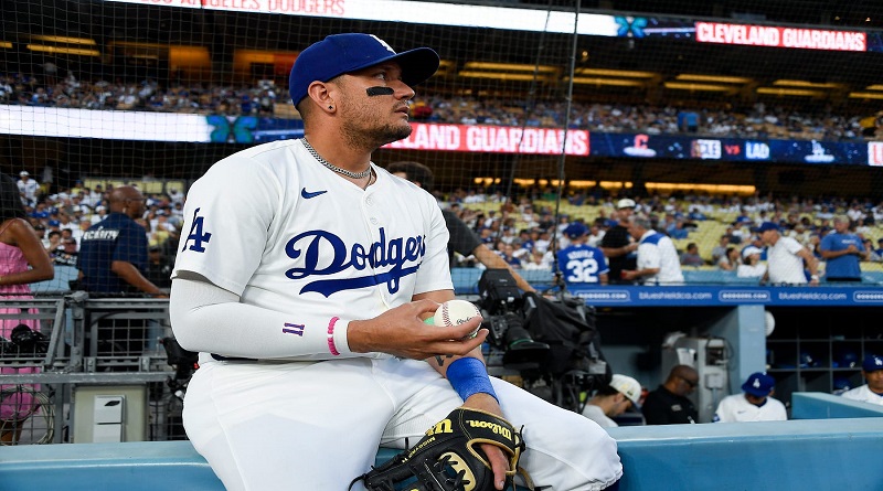 Otorgan premio Roy Campanella al infielder venezolano Miguel Rojas en la MLB
