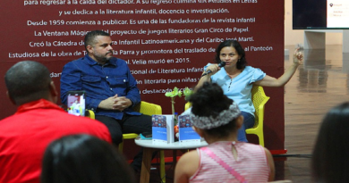 Rosa Pellegrino destapa la cotidianidad en su "Vitrina de Nimiedades"