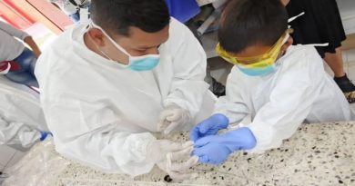 Semilleros Científicos del Amazonas exploran laboratorios químicos