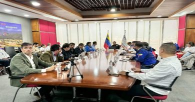 Autoridades realizan mesa de trabajo para impulsar exportaciones no petroleras