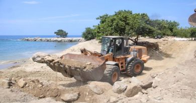 Continúan trabajos de recuperación en Paseo de Macuto