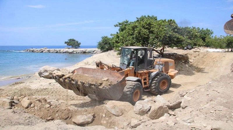 Continúan trabajos de recuperación en Paseo de Macuto