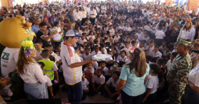 Valencia inicia año escolar con dotación de insumos a escuelas